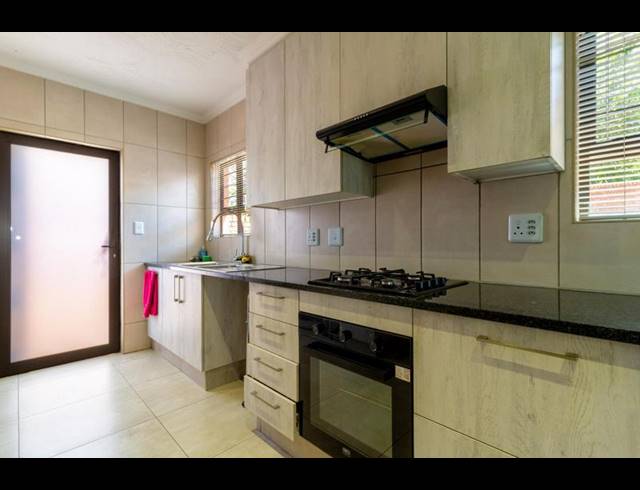 3 BEDROOM TOWNHOUSE FOR SALE IN NORTH RIDING